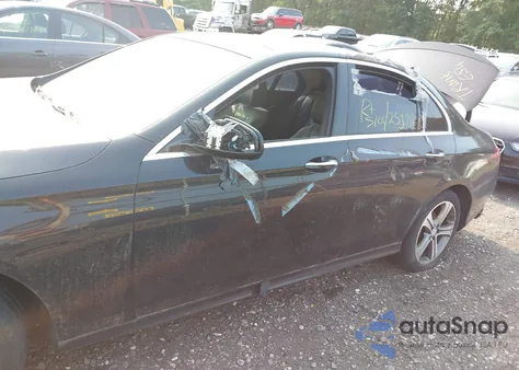 2017 Mercedes-Benz E 300 4Matic из США, поврежденный, VIN WDDZF4KB7HA113967